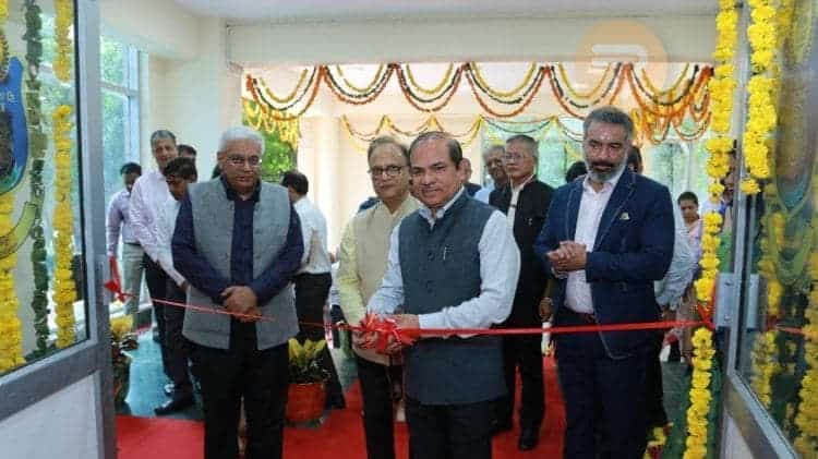 CBIC Chairman Agarwal is cutting the ribbon to DGGI's new building in Dwarka with DGGI Principal Director General Gupta and other officials behind him.